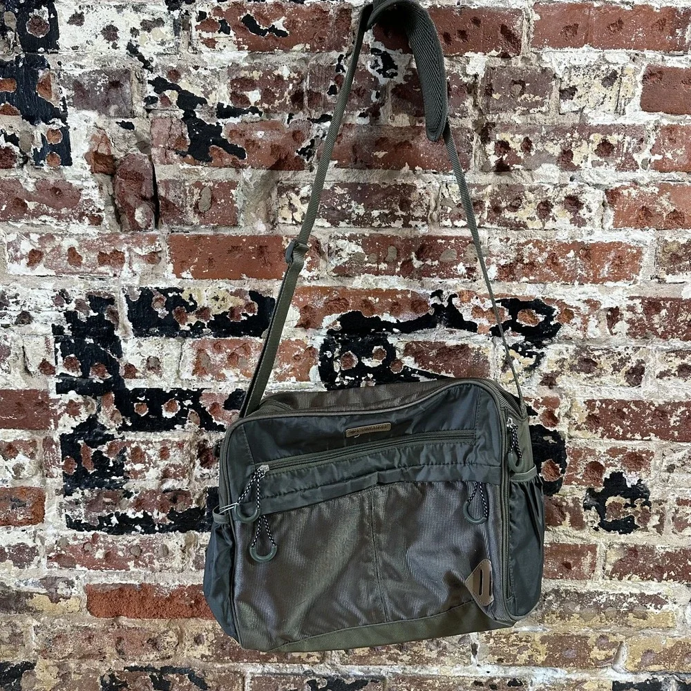 Columbia Expedition Ridge Duffle Diaper Bag green with pad
